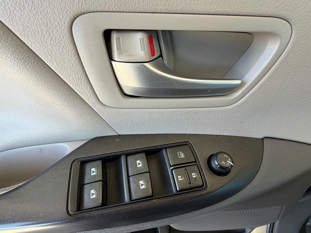 Photo 20 of this TOYOTA SIENNA