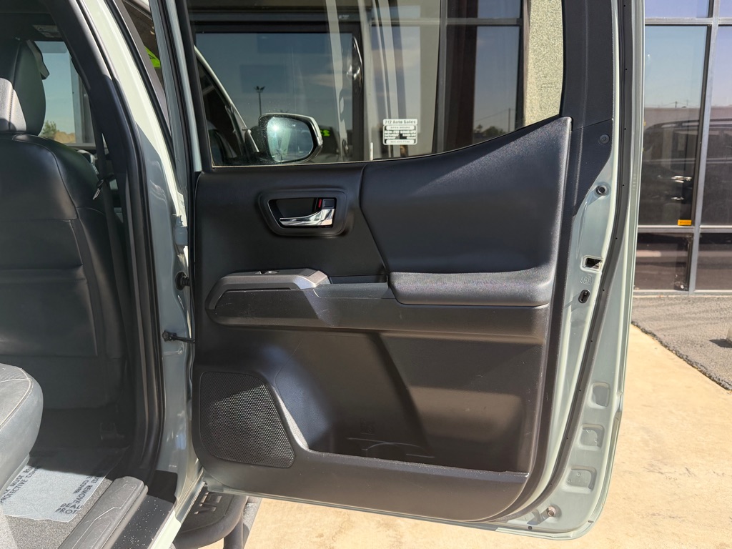 Photo 31 of this TOYOTA TACOMA