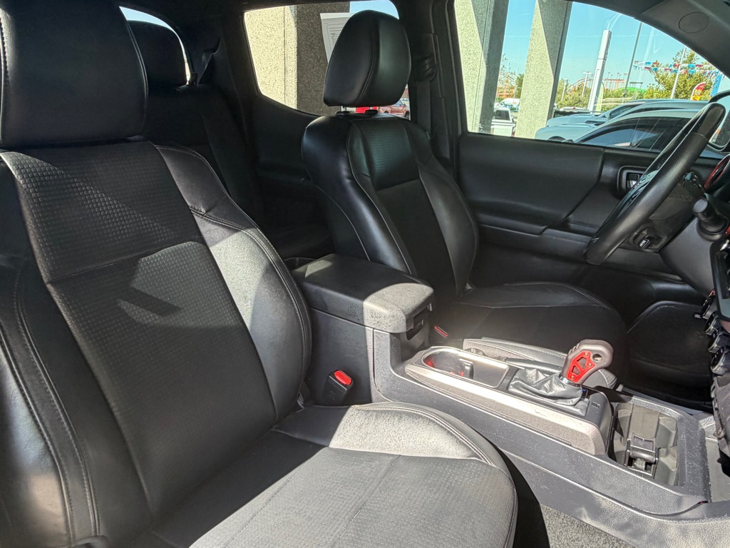 Photo 33 of this TOYOTA TACOMA