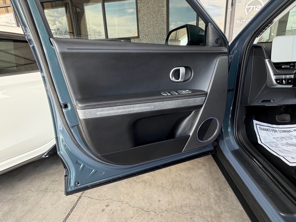 Photo 22 of this HYUNDAI IONIQ 5