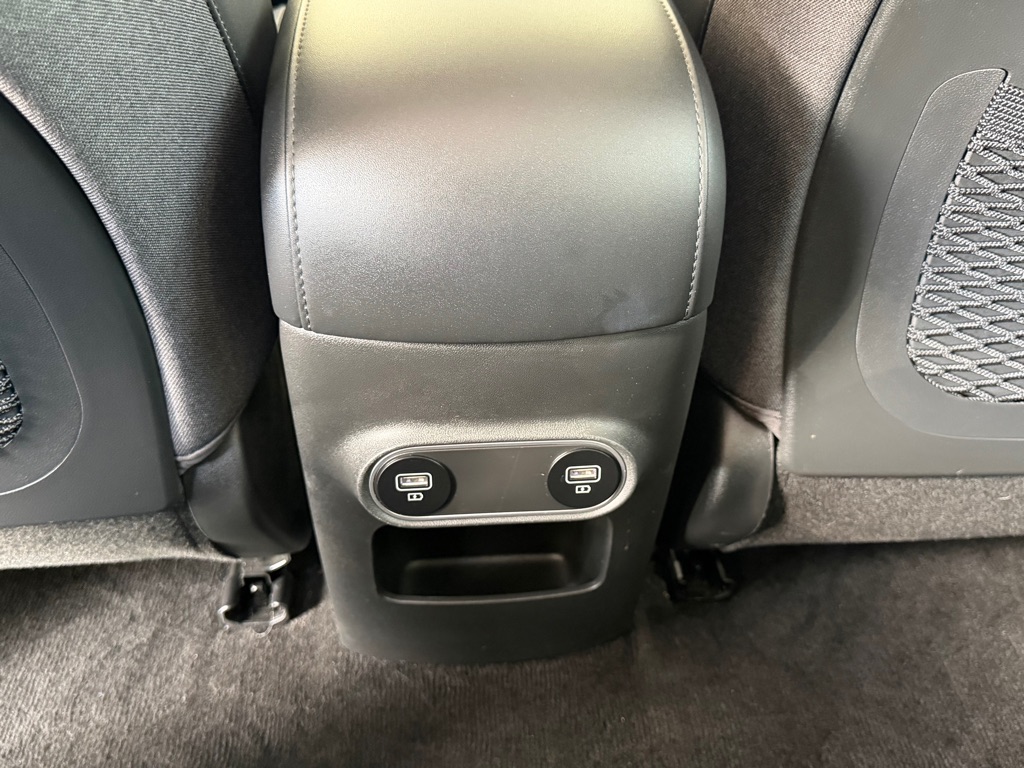 Photo 28 of this HYUNDAI IONIQ 5
