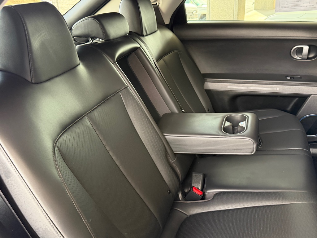 Photo 36 of this HYUNDAI IONIQ 5