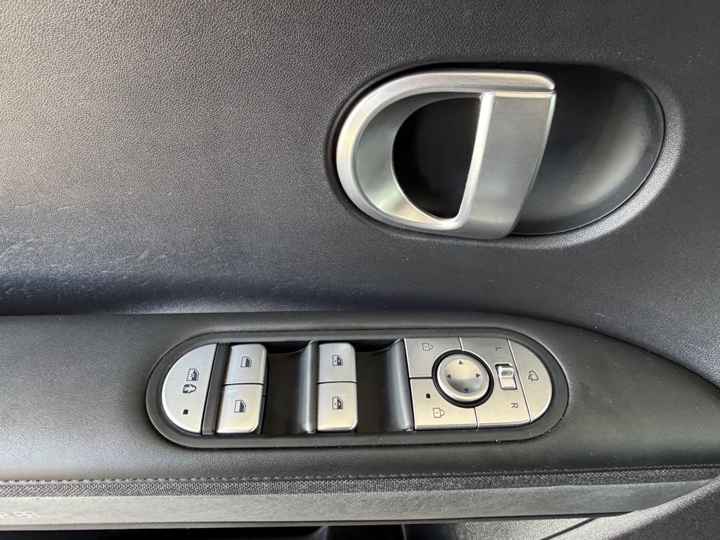 Photo 23 of this HYUNDAI IONIQ 5