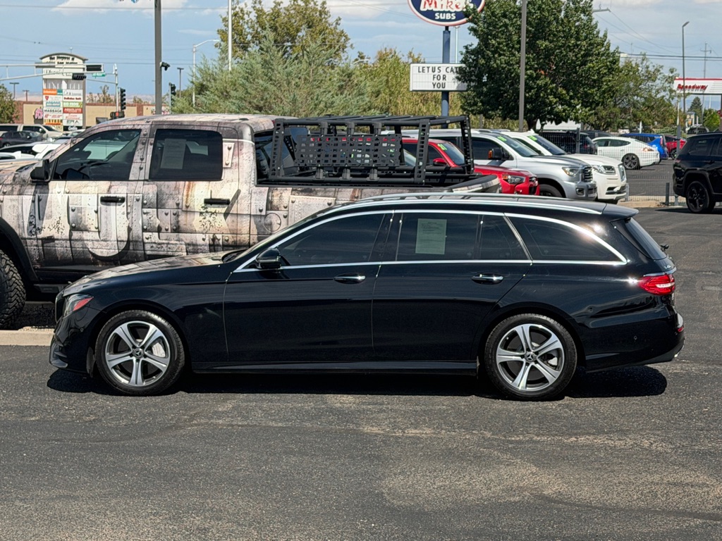 Photo 46 of this MERCEDES-BENZ E-CLASS