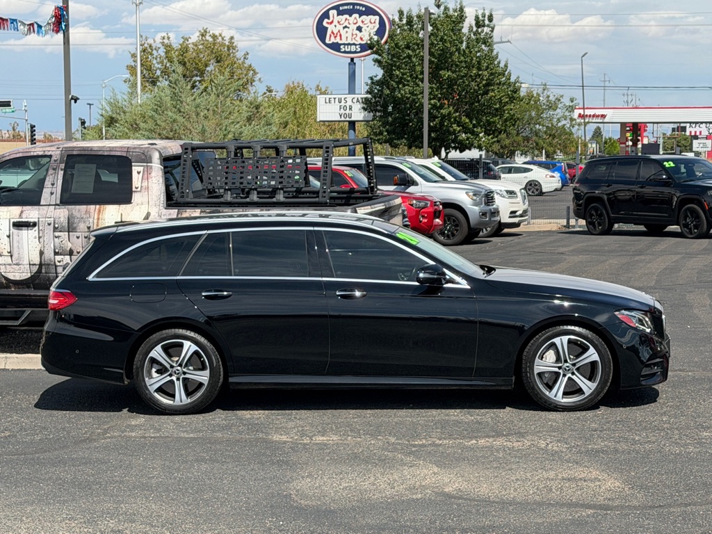 Photo 3 of this MERCEDES-BENZ E-CLASS