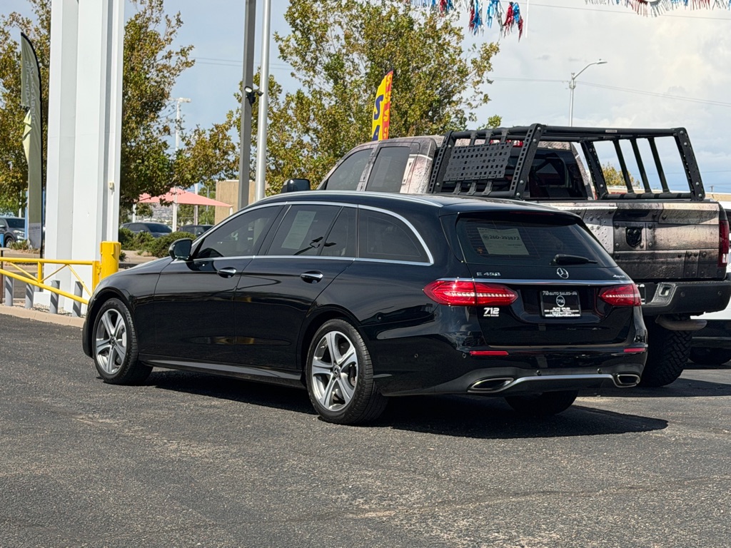 Photo 49 of this MERCEDES-BENZ E-CLASS