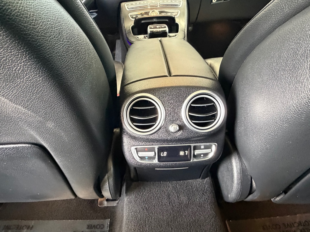 Photo 28 of this MERCEDES-BENZ E-CLASS