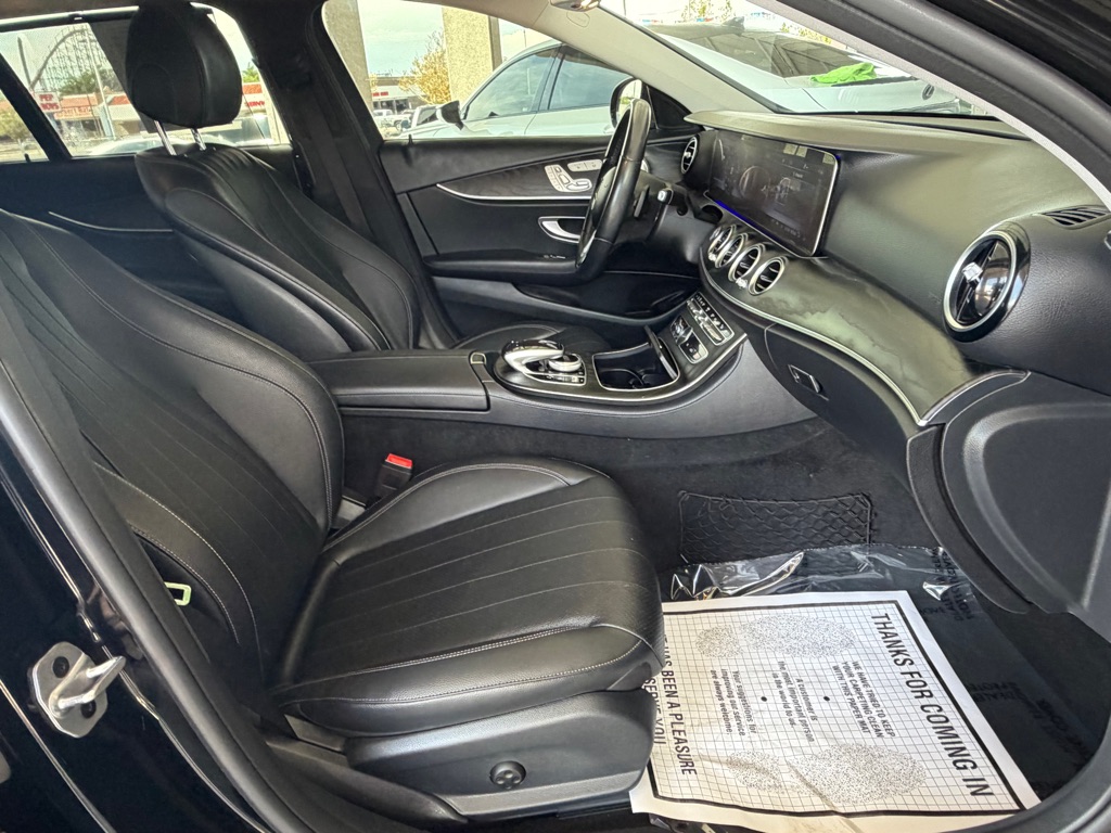 Photo 38 of this MERCEDES-BENZ E-CLASS