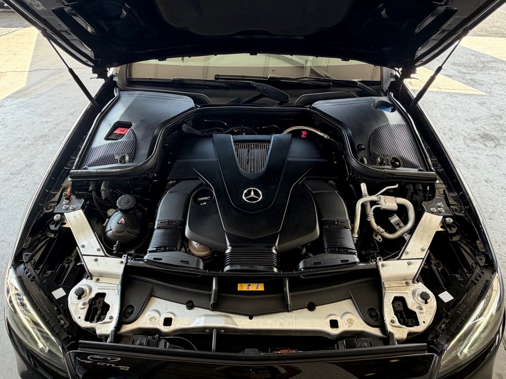 Photo 58 of this MERCEDES-BENZ E-CLASS