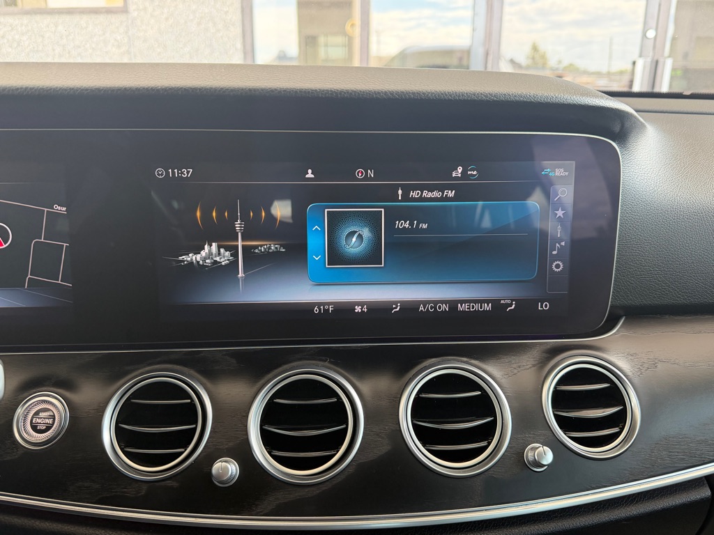Photo 14 of this MERCEDES-BENZ E-CLASS