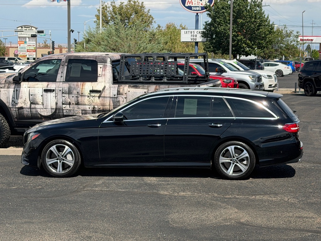Photo 2 of this MERCEDES-BENZ E-CLASS