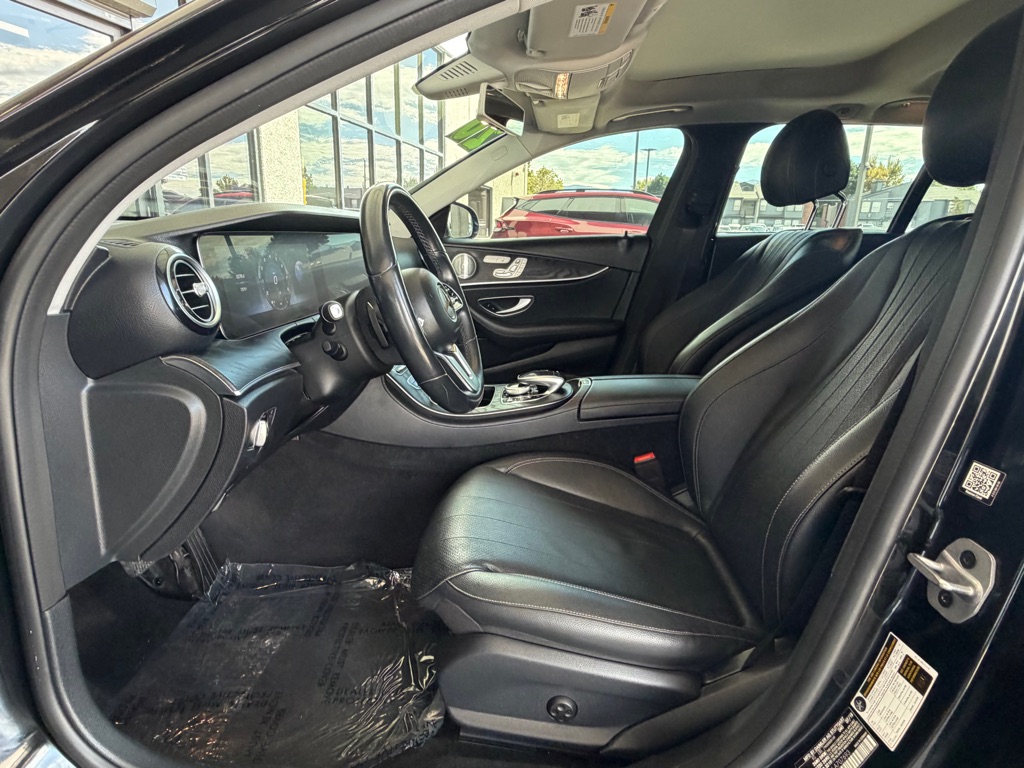 Photo 6 of this MERCEDES-BENZ E-CLASS