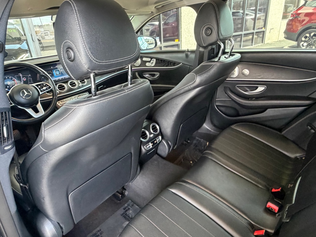 Photo 27 of this MERCEDES-BENZ E-CLASS