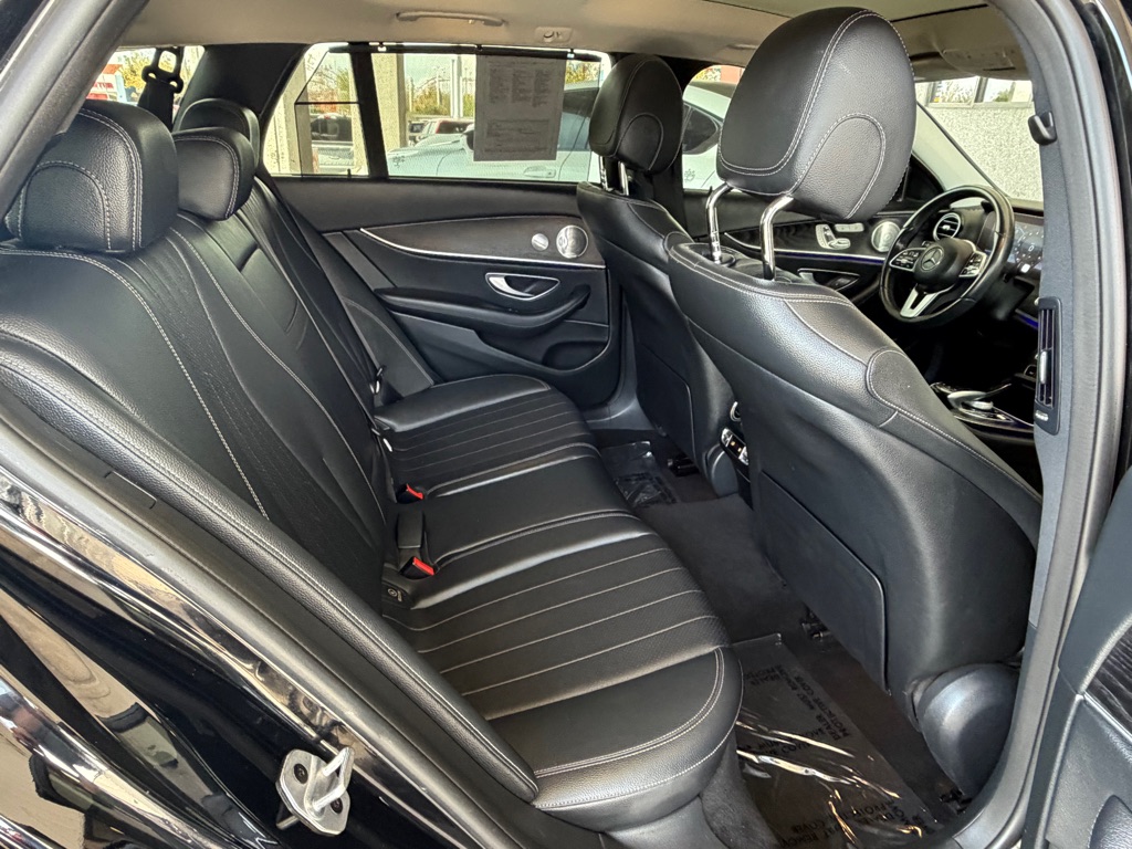 Photo 34 of this MERCEDES-BENZ E-CLASS