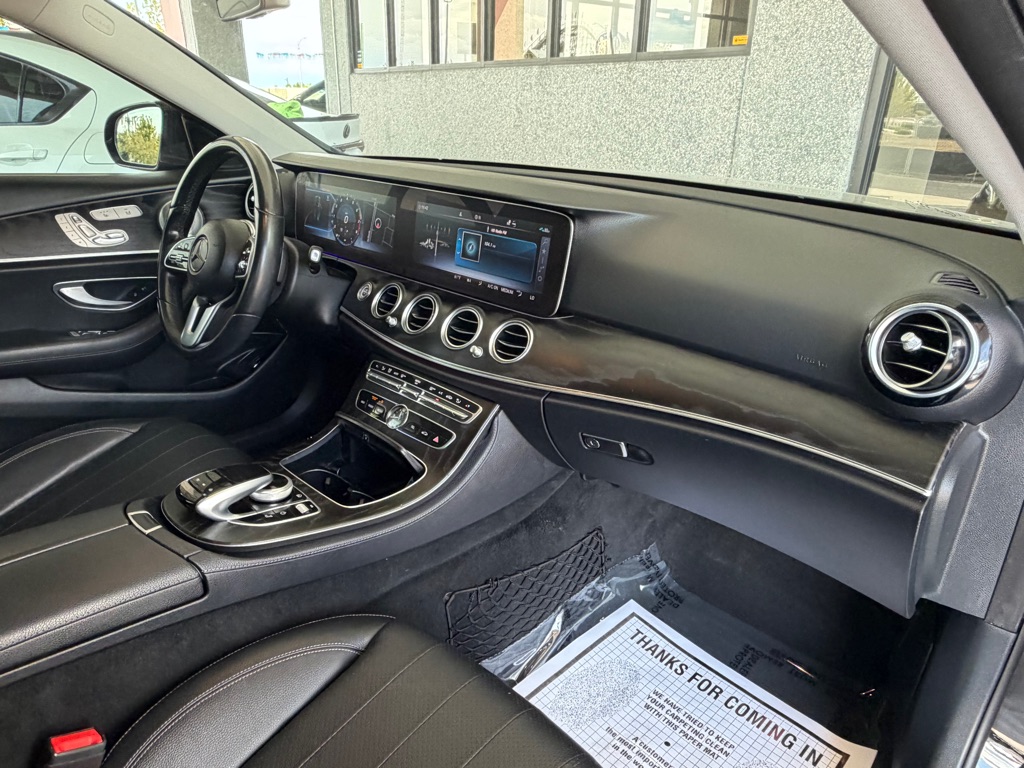 Photo 40 of this MERCEDES-BENZ E-CLASS