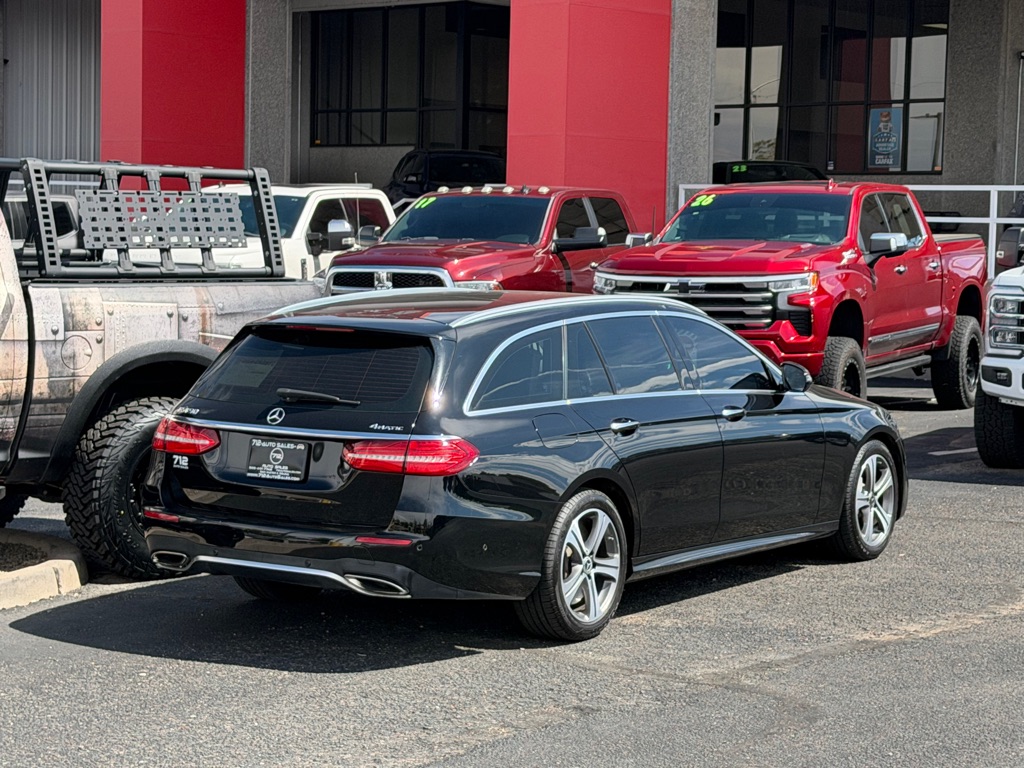 Photo 52 of this MERCEDES-BENZ E-CLASS