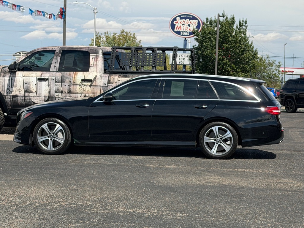 Photo 47 of this MERCEDES-BENZ E-CLASS