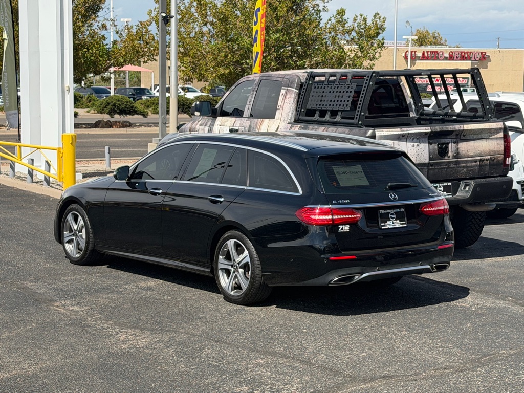 Photo 48 of this MERCEDES-BENZ E-CLASS