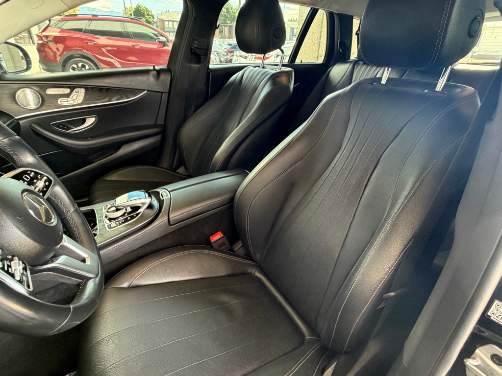 Photo 7 of this MERCEDES-BENZ E-CLASS