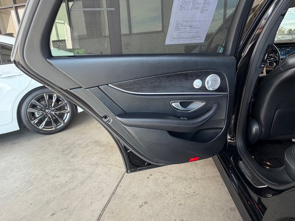 Photo 30 of this MERCEDES-BENZ E-CLASS