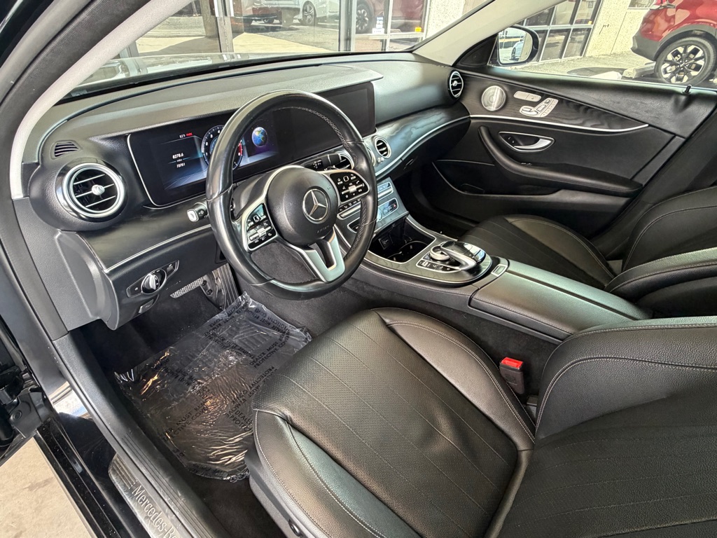 Photo 8 of this MERCEDES-BENZ E-CLASS