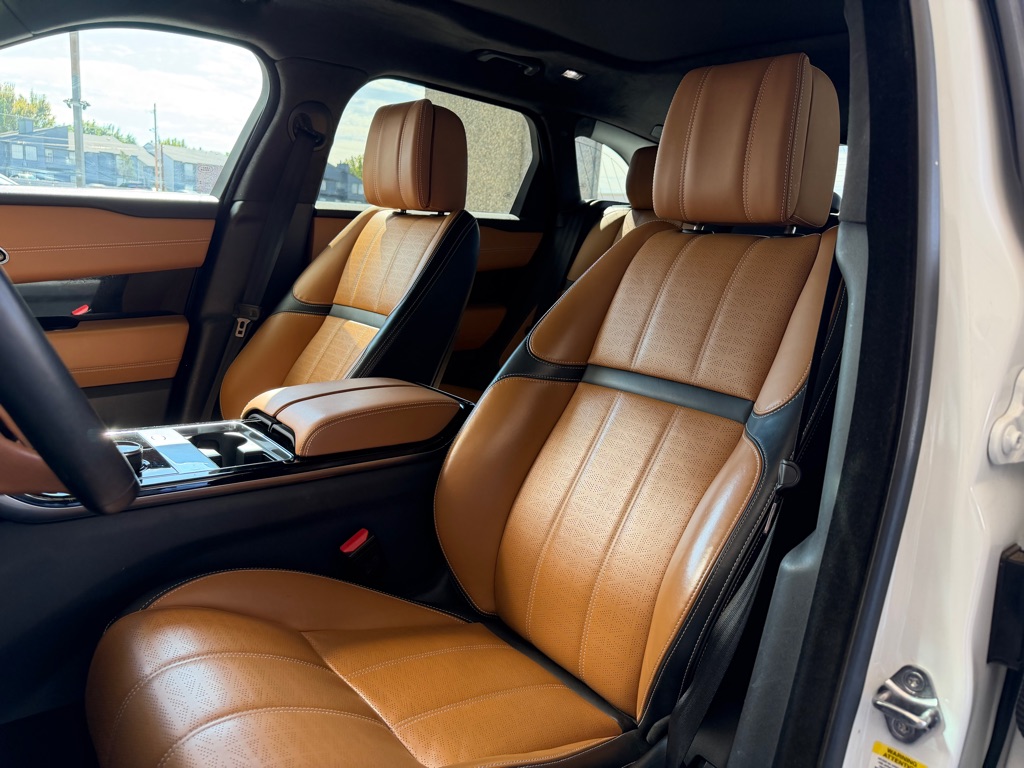 Photo 6 of this LAND ROVER RANGE ROVER VEL