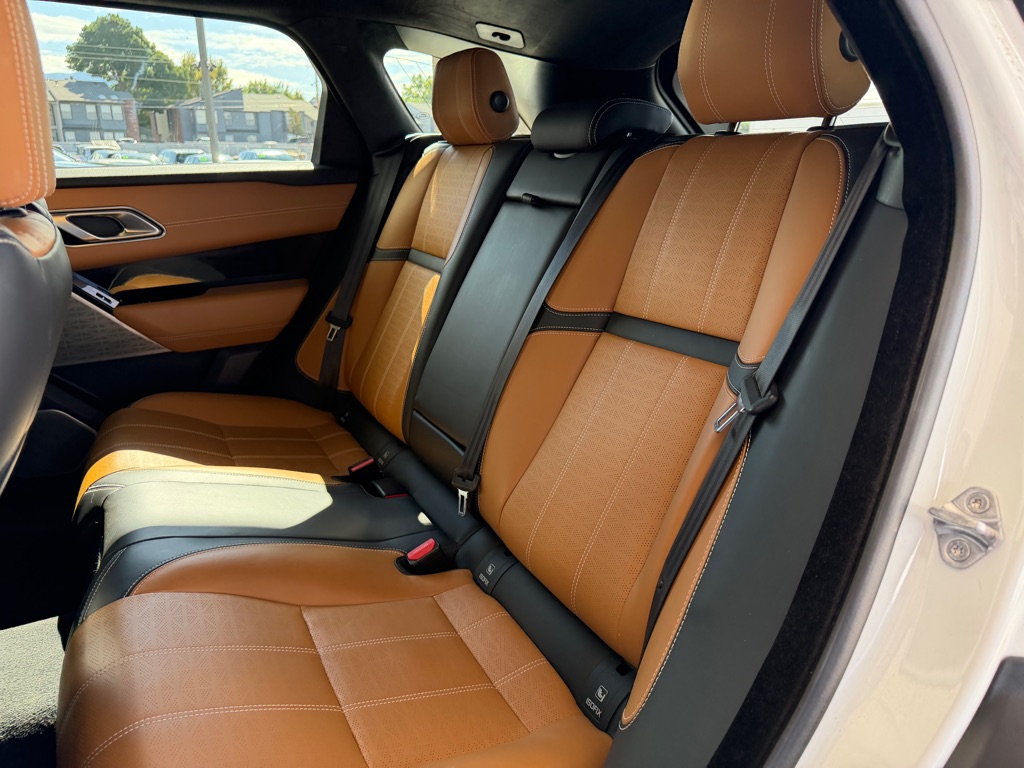 Photo 21 of this LAND ROVER RANGE ROVER VEL