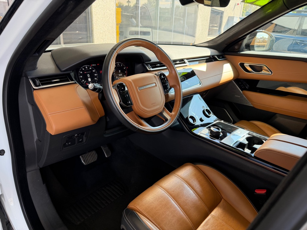 Photo 7 of this LAND ROVER RANGE ROVER VEL