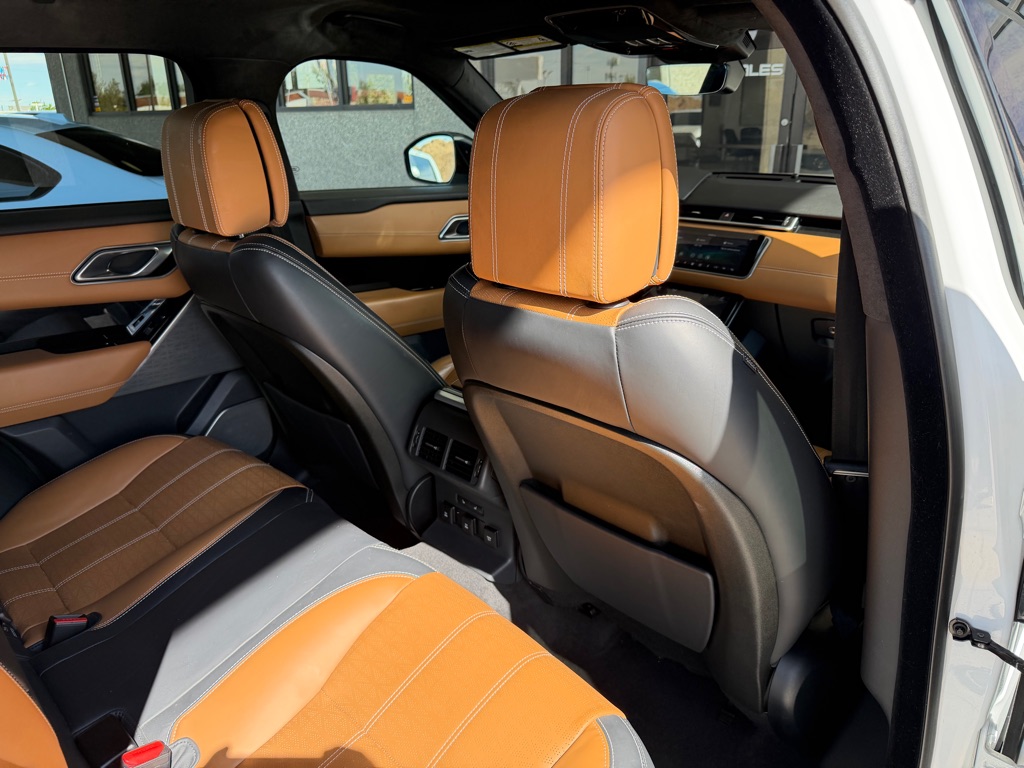 Photo 30 of this LAND ROVER RANGE ROVER VEL