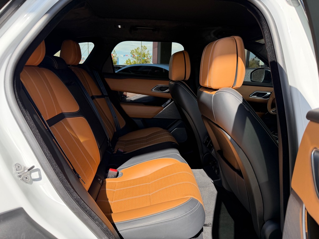 Photo 28 of this LAND ROVER RANGE ROVER VEL