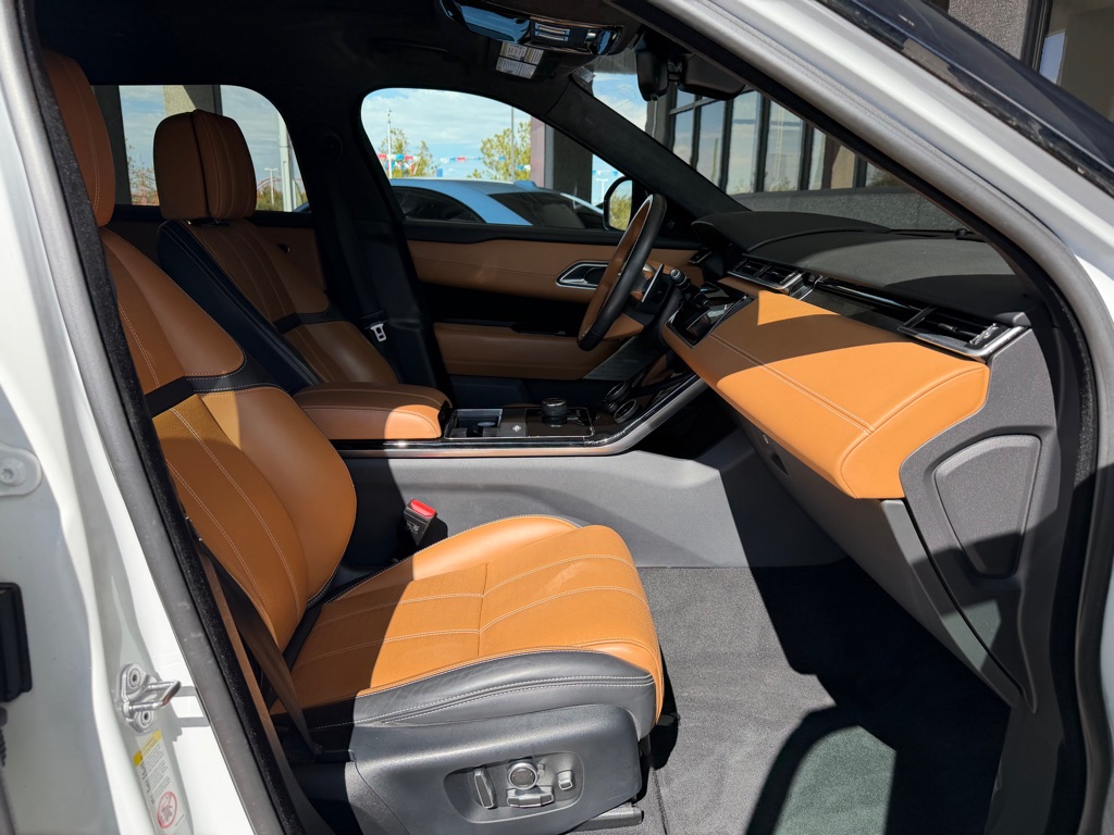 Photo 33 of this LAND ROVER RANGE ROVER VEL