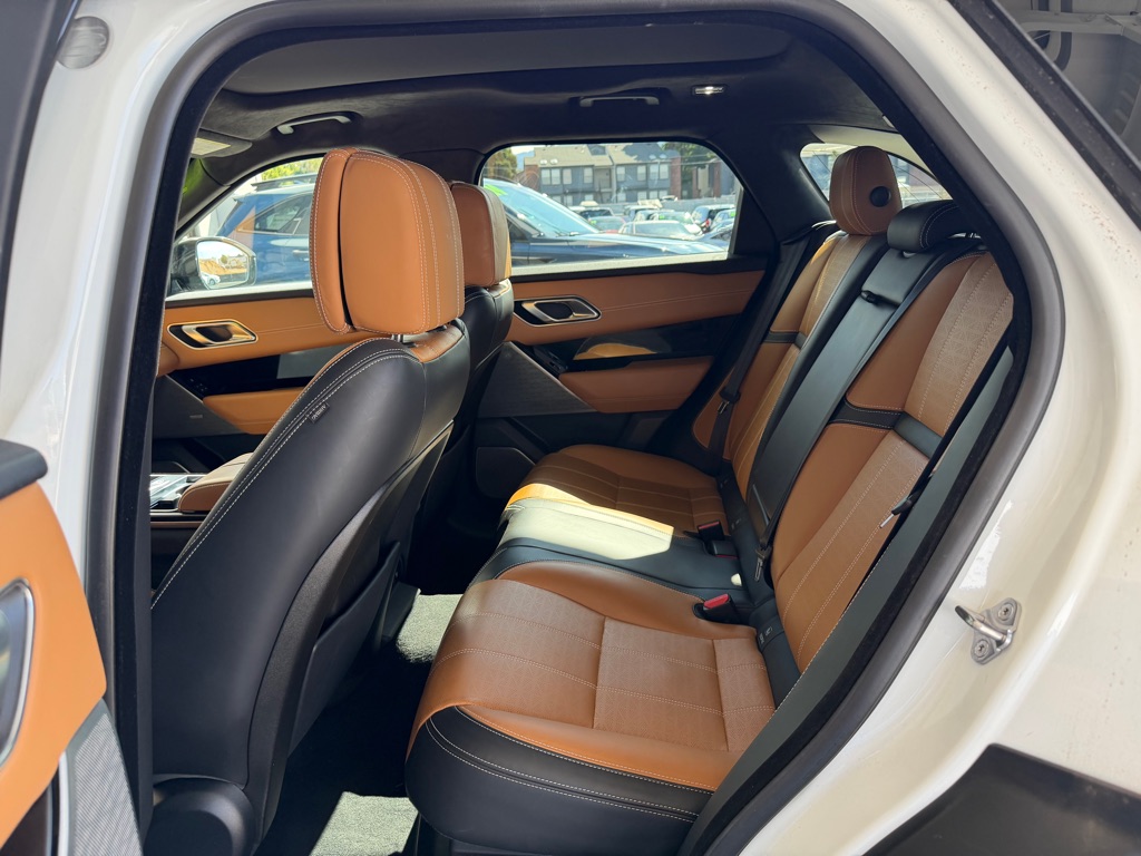Photo 20 of this LAND ROVER RANGE ROVER VEL