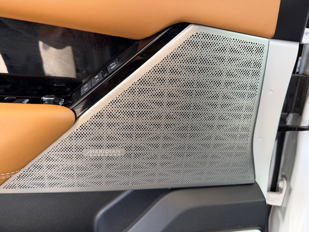 Photo 10 of this LAND ROVER RANGE ROVER VEL