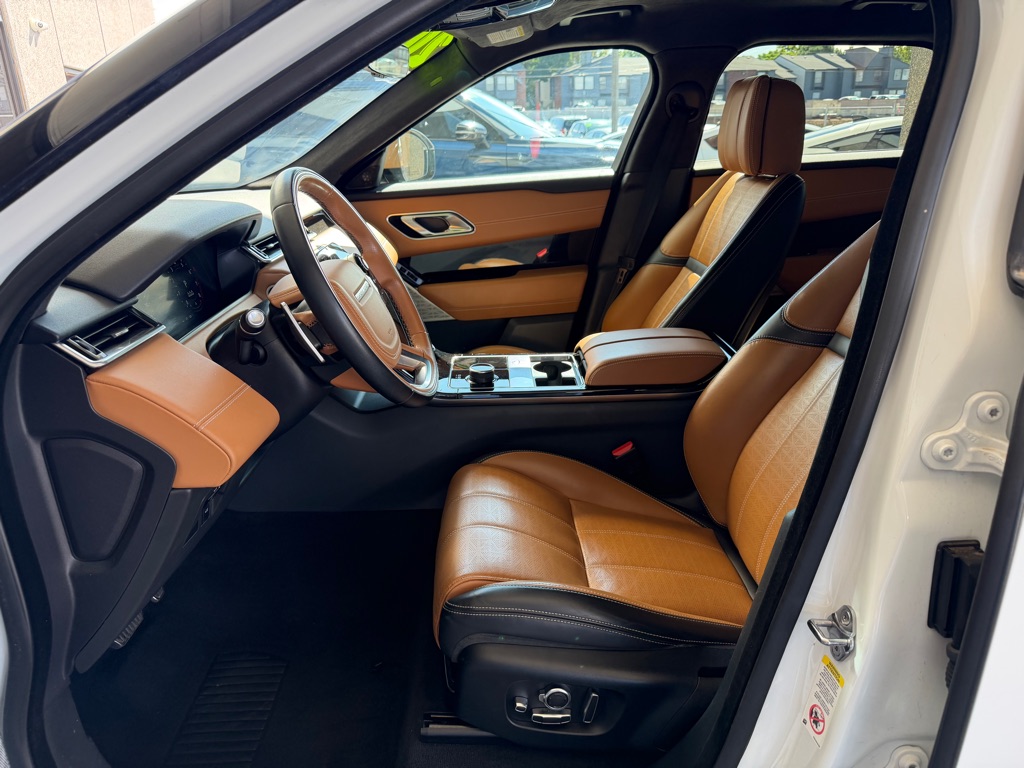 Photo 5 of this LAND ROVER RANGE ROVER VEL