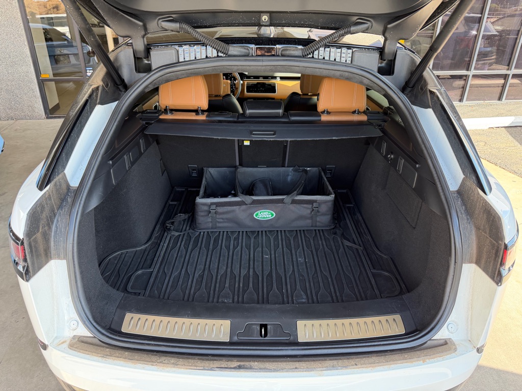 Photo 25 of this LAND ROVER RANGE ROVER VEL