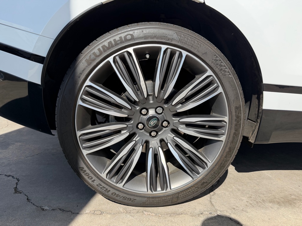 Photo 56 of this LAND ROVER RANGE ROVER VEL