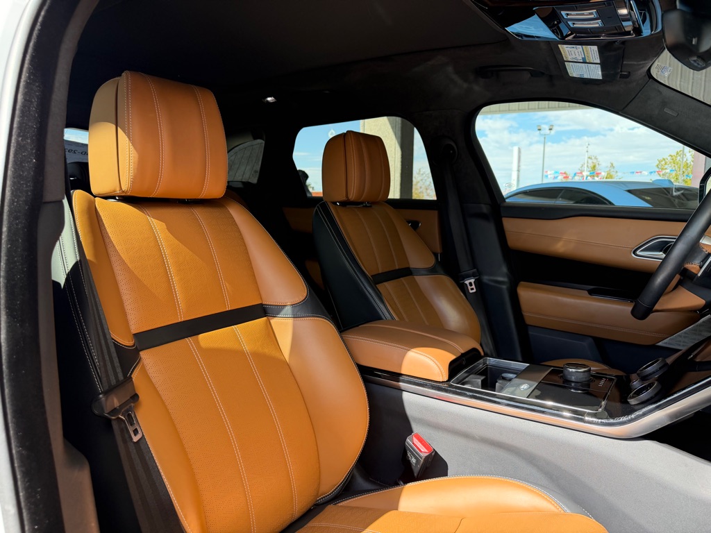 Photo 34 of this LAND ROVER RANGE ROVER VEL