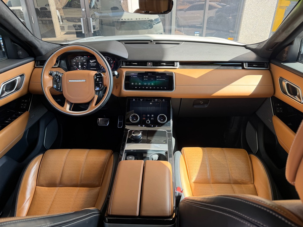 Photo 23 of this LAND ROVER RANGE ROVER VEL
