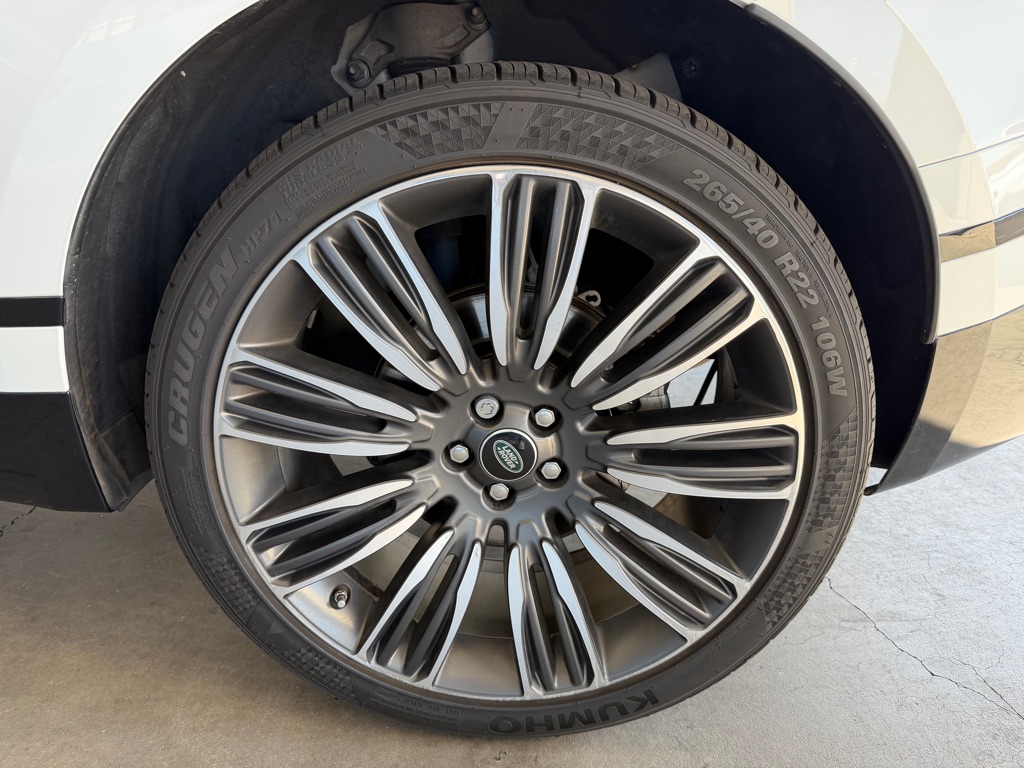 Photo 57 of this LAND ROVER RANGE ROVER VEL