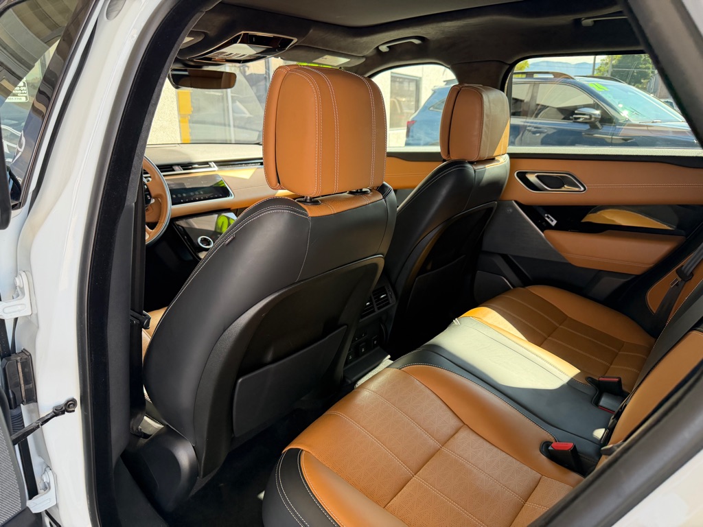 Photo 22 of this LAND ROVER RANGE ROVER VEL