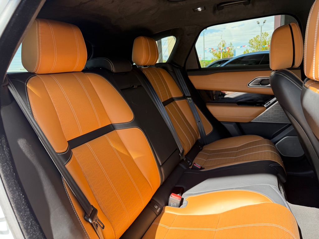 Photo 29 of this LAND ROVER RANGE ROVER VEL