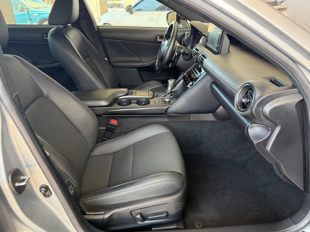 Photo 36 of this LEXUS IS