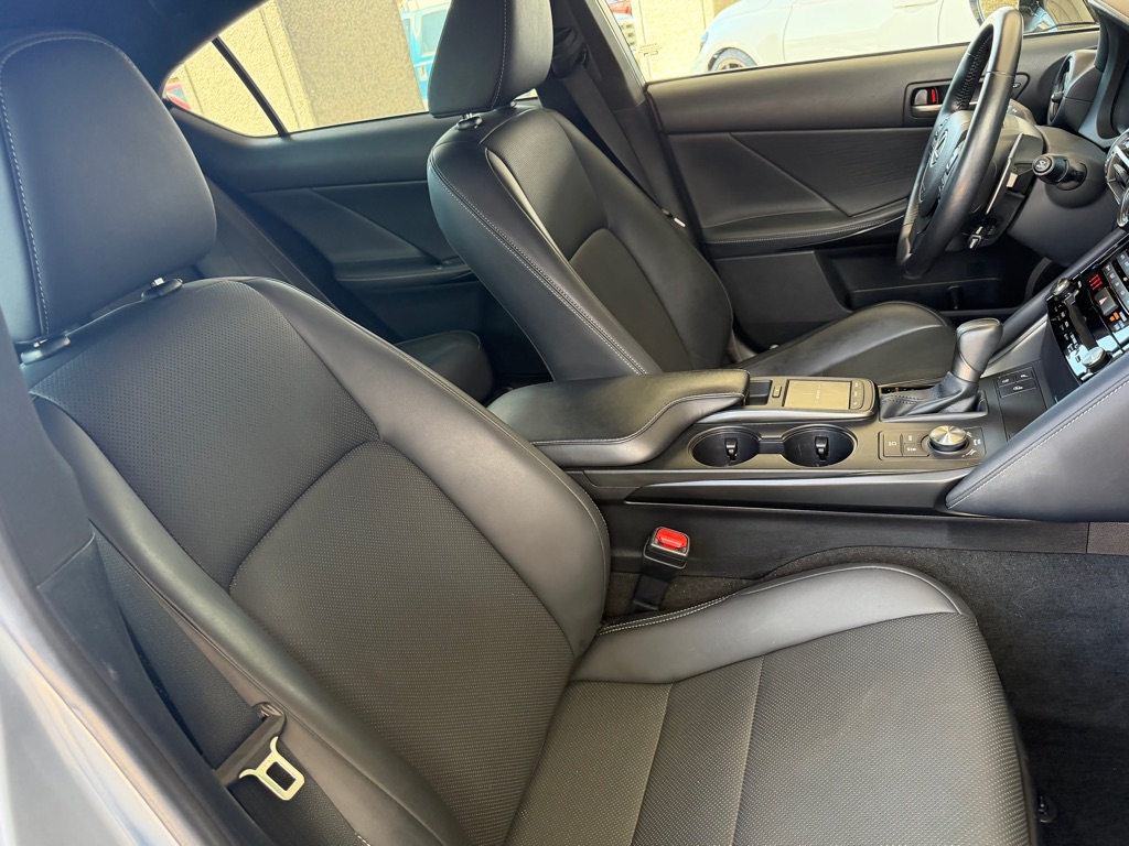 Photo 37 of this LEXUS IS