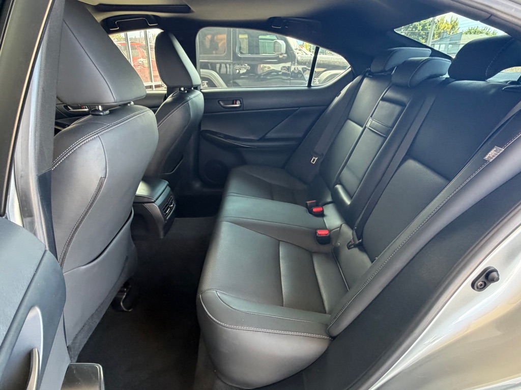 Photo 23 of this LEXUS IS