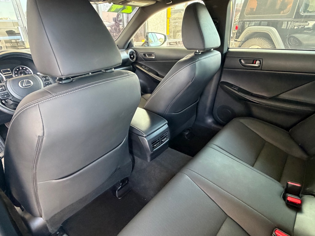 Photo 25 of this LEXUS IS