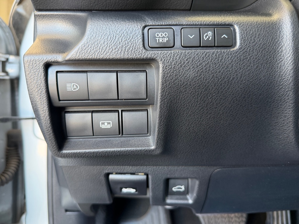 Photo 18 of this LEXUS IS