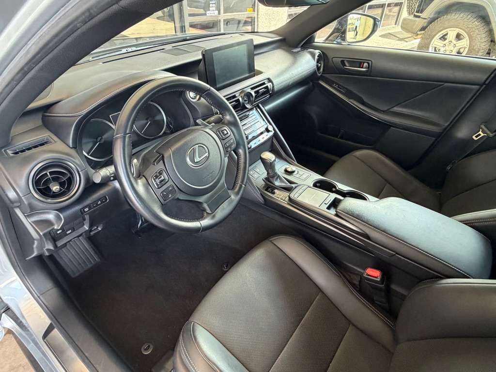 Photo 7 of this LEXUS IS