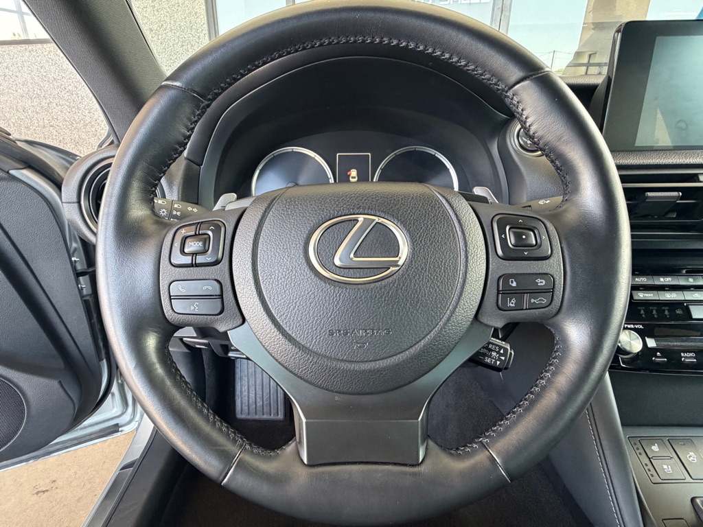 Photo 8 of this LEXUS IS