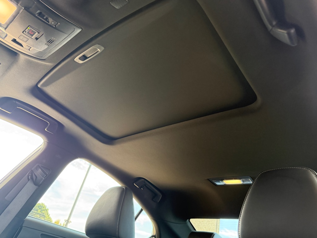 Photo 20 of this LEXUS IS
