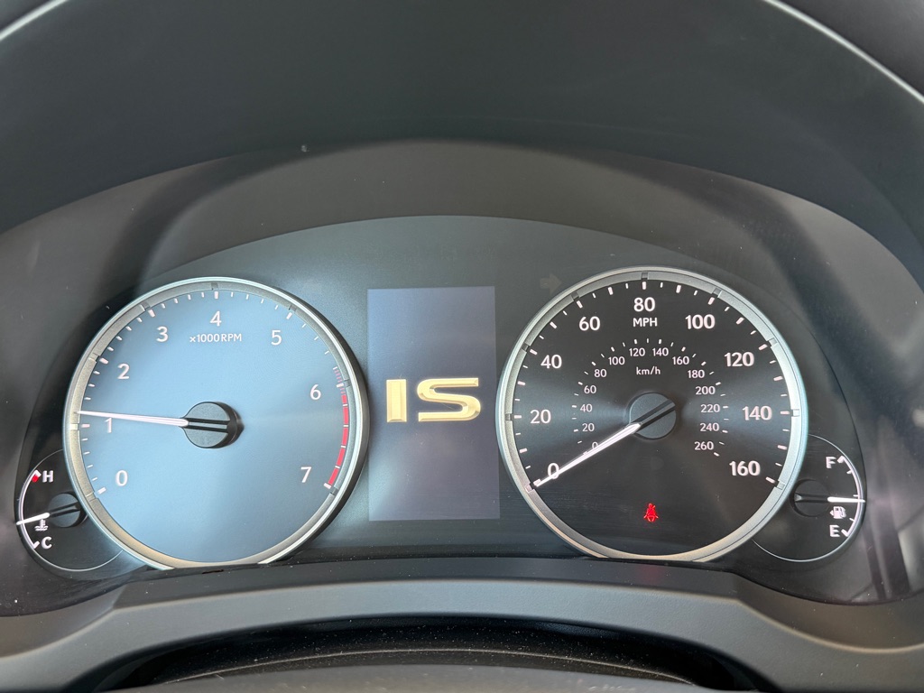 Photo 11 of this LEXUS IS